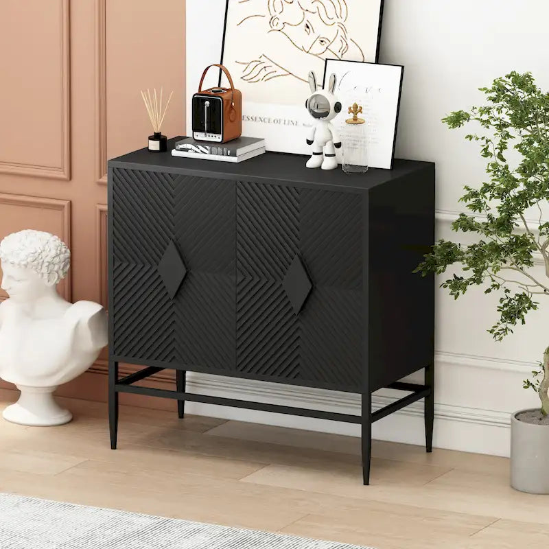Meuble d'appoint noir à double porte avec portes cannelées et pieds en métal