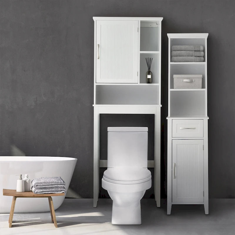 Meuble de rangement blanc à poser au-dessus des toilettes avec porte à panneaux à rainures et languettes et étagères ouvertes