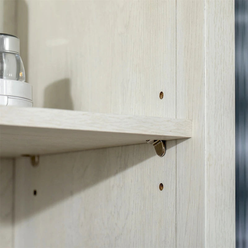 Meuble de salle de bain blanc haut sur pied avec portes vitrées et étagères ouvertes