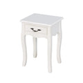 Table de chevet blanche de style français avec tiroir et pieds courbés